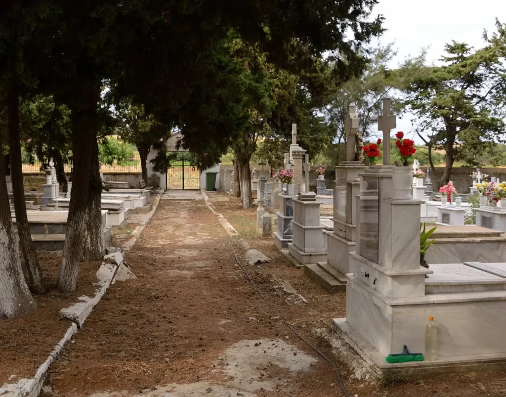 I want to be forgotten when I die. Image of graves